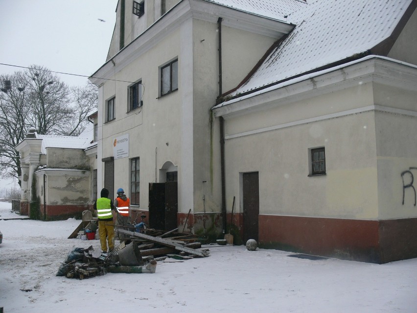 Pierwszym etapem będzie wyremontowanie wnętrza dworca