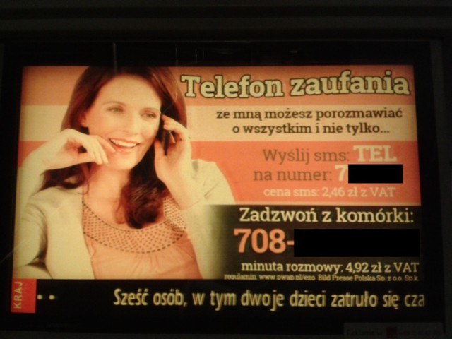 Zdjęcie dwuznacznej reklamy w tramwaju linii nr 62