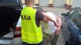 Pijany mężczyzna wybił szybę w Nowem. Policja już go złapała