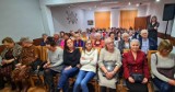 Seniorki z Sierakowic świętowały Dzień Kobiet. Był poczęstunek i wyjątkowy seans