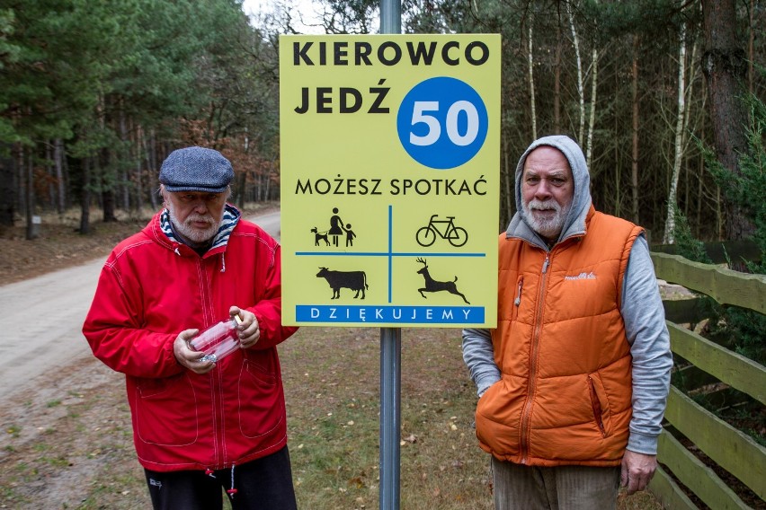 Znaki drogowe w Nekielce montowane przez Stowarzyszenie Ekologiczne Czysta Nekla