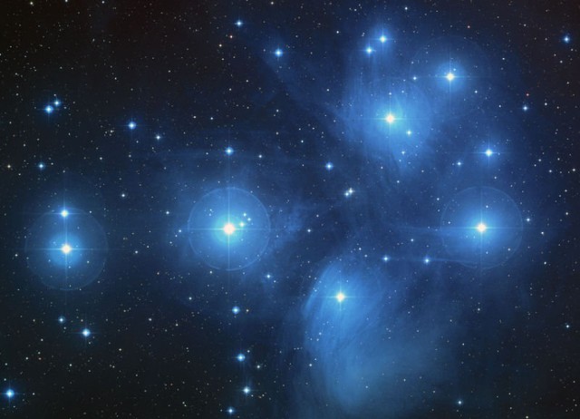 zdjęcie ilustracyjne Źródło:http://fr.wikipedia.org/wiki/Image:Pleiades_large.jpg