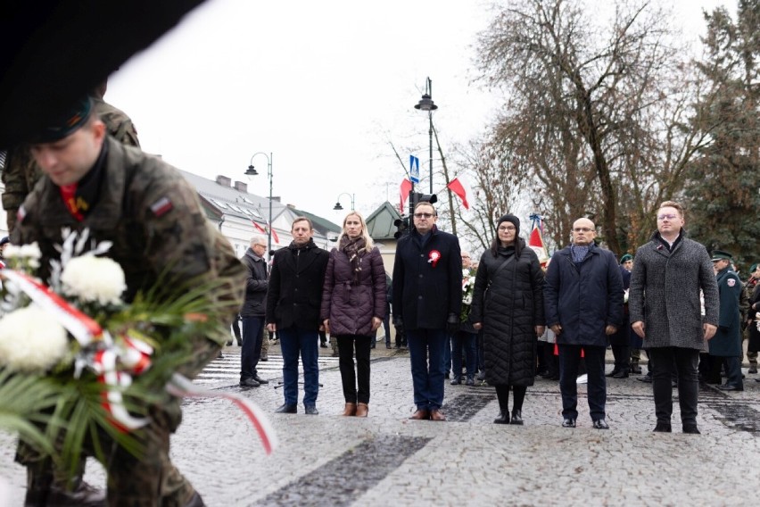W Suwałkach uczczono 105 rocznicę odzyskania przez Polskę...