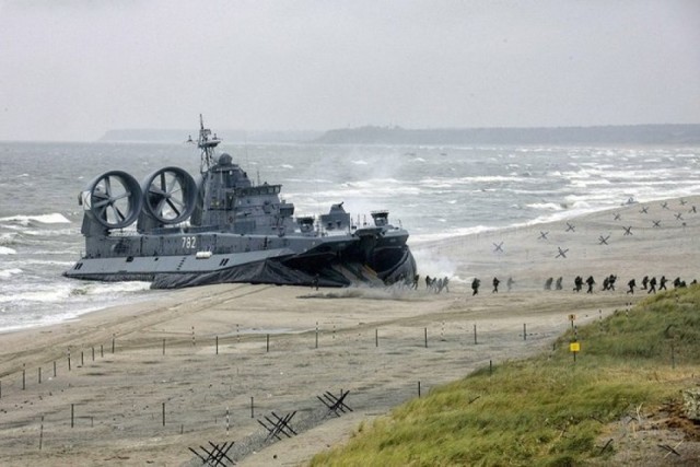 Żołnierze Floty Bałtyckiej podczas ćwiczeń w obwodzie kaliningradzkim.