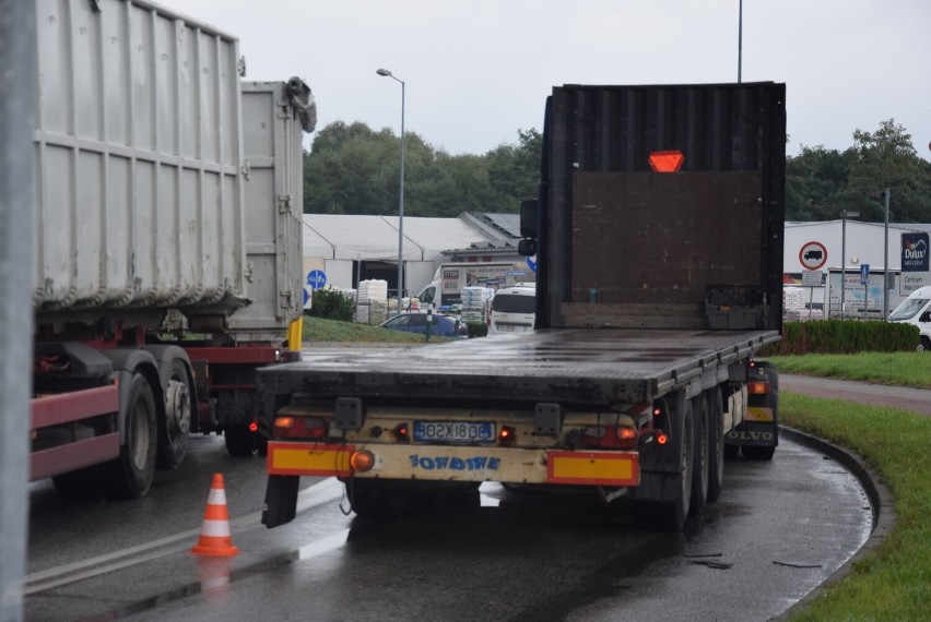 Zderzenie dwóch ciężarówek na ulicy Podmiejskiej w Kaliszu