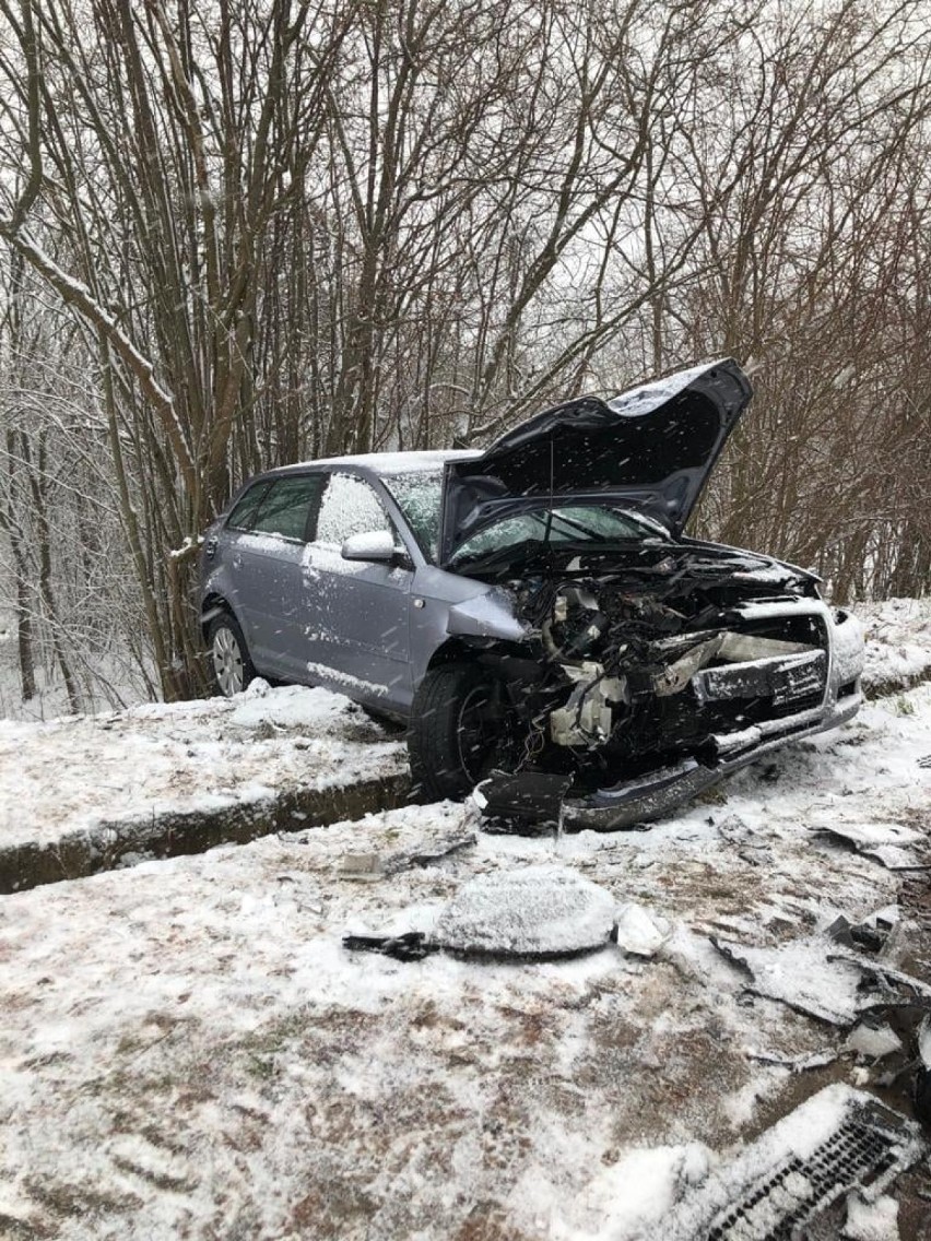 Jaźwiska koło Gniewa. Wypadek na drodze powiatowej - ranne cztery osoby