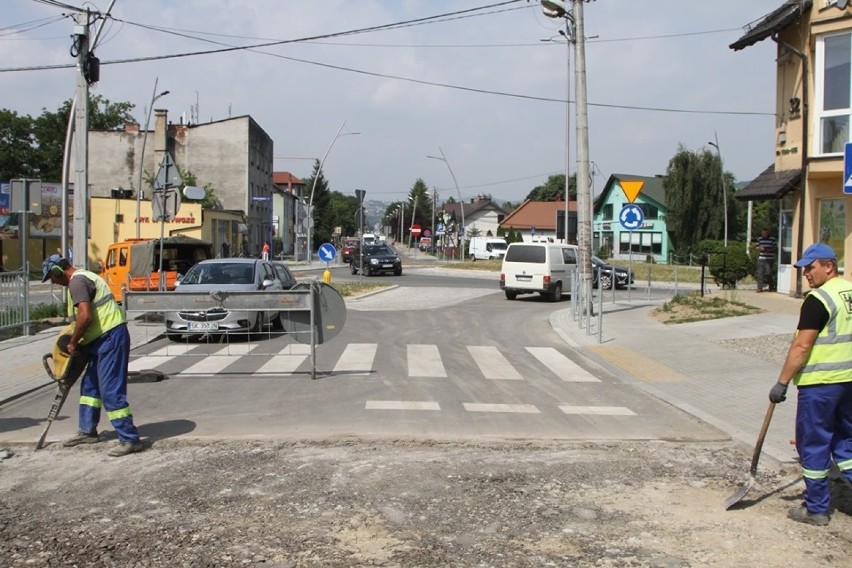 Trwa remont odcinka ul. Krakowskiej. Będzie nowy asfalt i pobocze