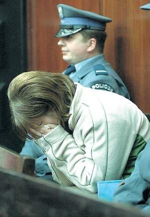 Przez cały czas, kiedy sędzia Iwona Baran uzasadniała wyrok dla rodziców, Sylwia Cz. siedziała ze spuszczoną głową. Lucjusz Cykarski