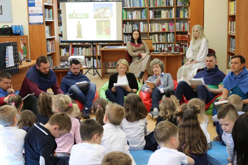 Głogowscy radni czytali przedszkolakom miejskie legendy. ZDJĘCIA