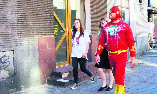 Na ulicach Kalisza pojawił się Superbohater.