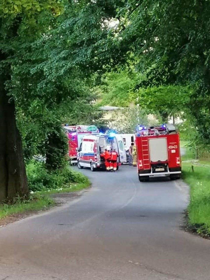 Groźny wypadek pod Lwówkiem Śląskim! Trzy osoby ranne! Potrzebny był helikopter [ZDJĘCIA/WIDEO]