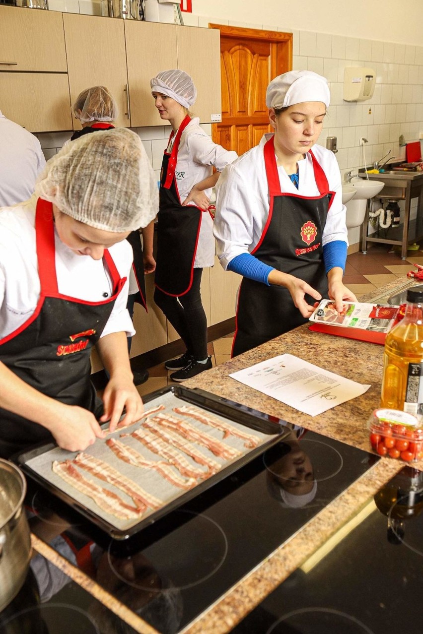 Centrum Kształcenia Rolniczego w Suwałkach. Uczniowie przygotowali pyszne potrawy z zapomnianych przepisów [Zdjęcia]