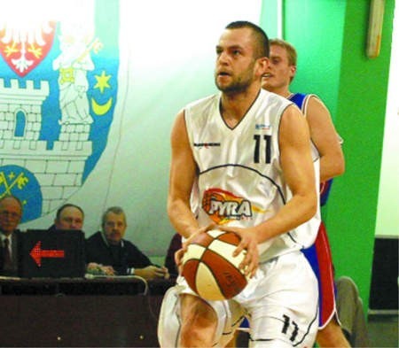 Paweł Surówka był najskuteczniejszym koszykarzem Pyry. W sobotę rzucił 25 punktów. - Fot. S.Siewior