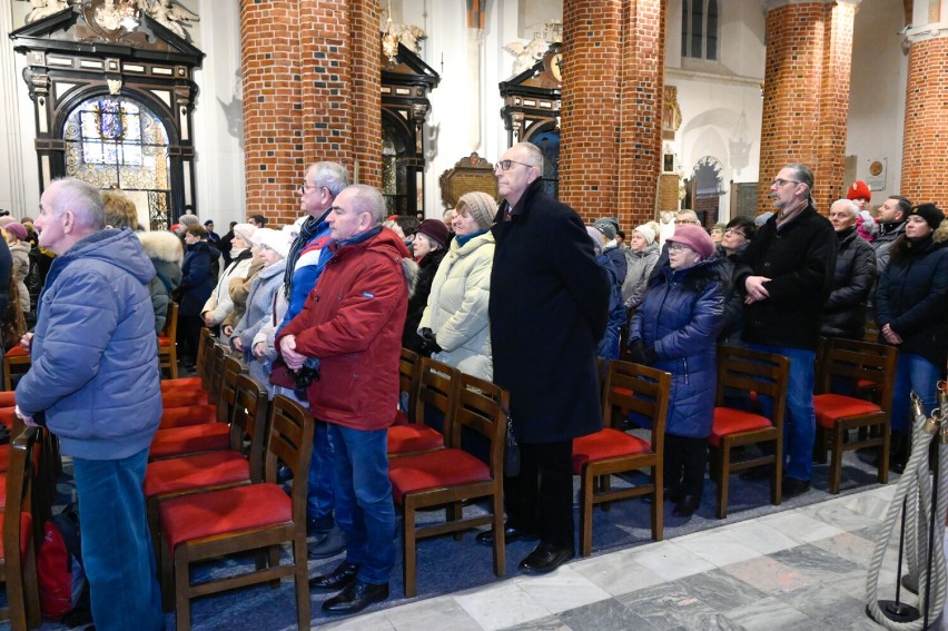 Gniezno. Do Katedry dotarło Światło z Betlejem! [FOTO]