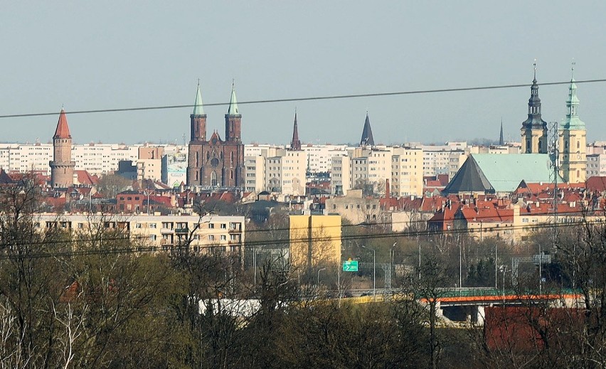 Tak wygląda Legnica widziana z Lipiec.