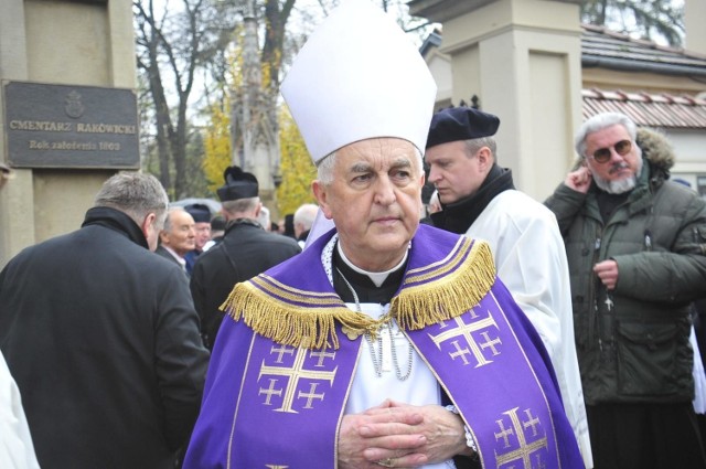 Biskup Jan Szkodoń jest pierwszym polskim biskupem, przeciwko któremu toczy się proces karno-administracyjny ws. o molestowanie nieletniej