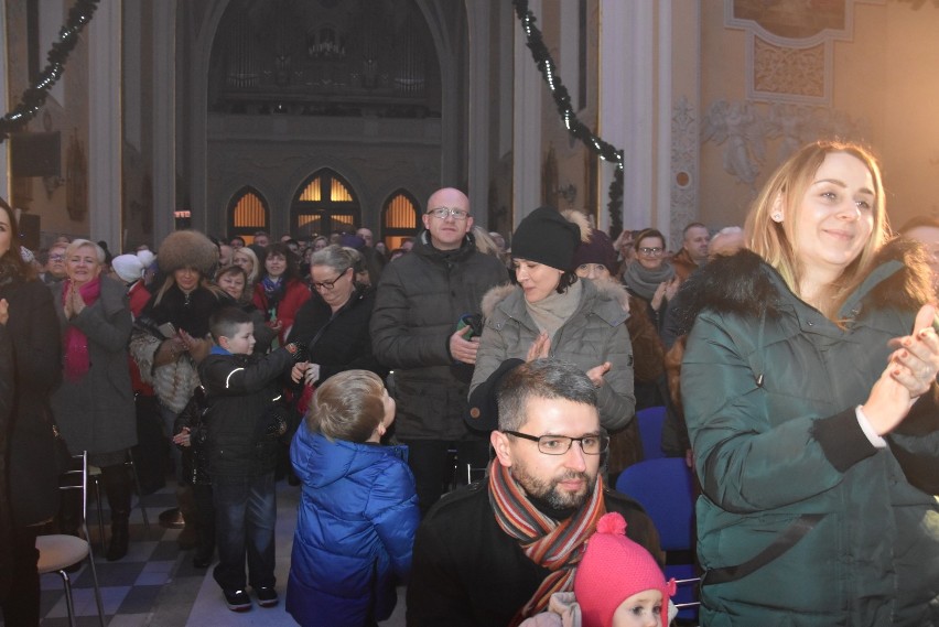 Koncert kolęd z Robertem Janowskim, Wojciechem Cugowskim w kościele w Myszkowie ZDJĘCIA