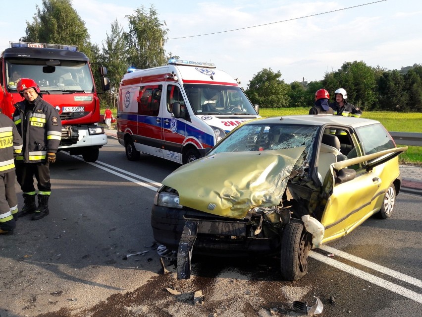 Wypadek w Tęgoborzy. Zderzyły się dwa samochody osobowe