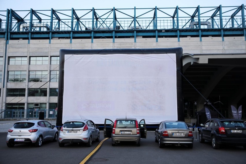 W Pabianicach będzie kino samochodowe. Kto może przyjechać?