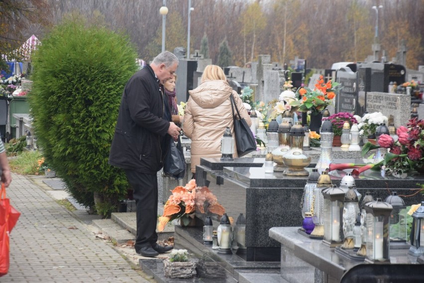 Mnóstwo osób przy ulicy Limanowskiego w Radomiu.