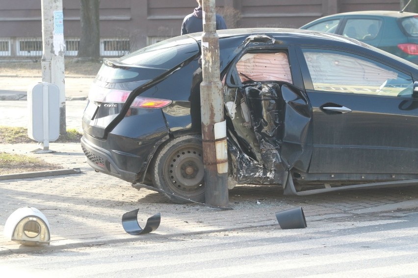 Wrocław. Dwa auta zderzyły się na ul. Zachodniej (ZOBACZ ZDJĘCIA)