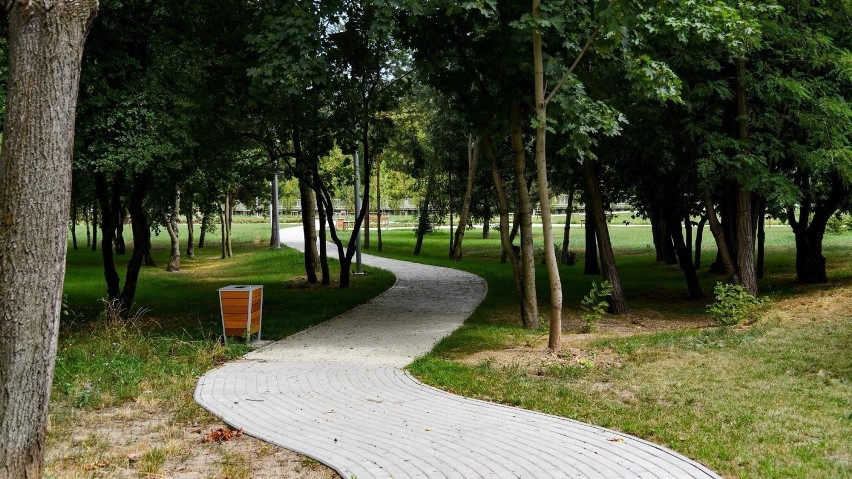 Na Dębcu w Poznaniu powstał właśnie nowy park miejski....