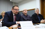 W Piotrkowie wciąż zwoływane są korespondencyjne sesje Rady Miasta - bez udziału radnych. Klub PiS znów apeluje o sesje stacjonarne