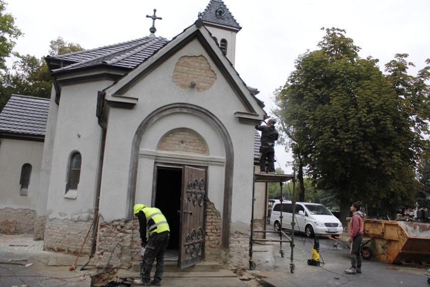 Jeszcze kilka tygodni potrwa remont kaplicy na średzkim cmentarzu. Jakie prace będą wykonane?