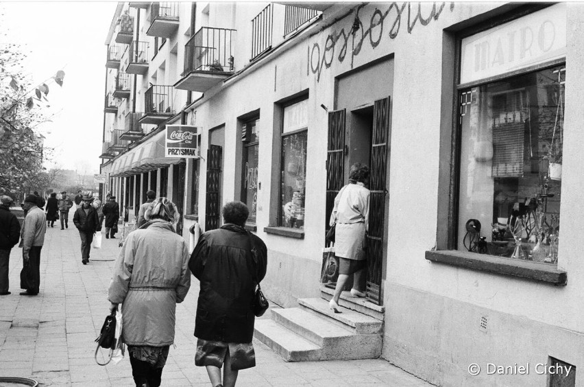 Początek lat 90. w Pile. Zobaczcie, jak wtedy wyglądały ulice naszego miasta w obiektywie Daniela Cichego 