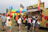 Zlot food trucków podczas Fly Fest 2023 w Piotrkowie. Na lotnisku była bogata oferta gastronomiczna dla oglądających pokazy Ceny ZDJECIA