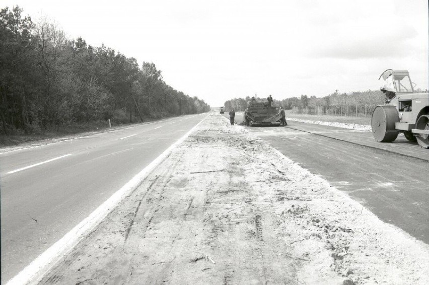 Gierkówka odeszła w zapomnienie. Autostrada A1 gotowa - kierowcy jadą szybciej! ARCHIWALNE ZDJĘCIA