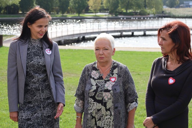 Od lewej: kandydatka KO do Sejmu Renata Rak, senator Magdalena Kochan i wicemarszałek Senatu Gabriela Morawska-Stanecka