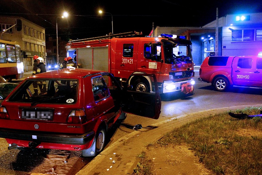 Wypadek na Zgierskiej w Łodzi. Trzech mężczyzn rannych [ZDJĘCIA]