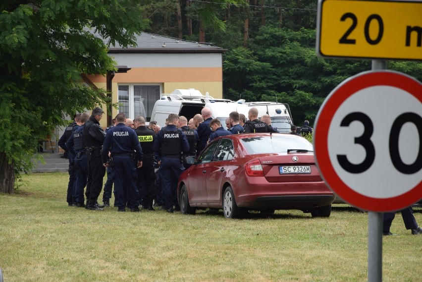 Poszukiwania zabójcy z Borowców. Policja apeluje o...