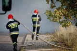 Pożar w Sicienku. Palił się dom. "W środku jest kobieta!"