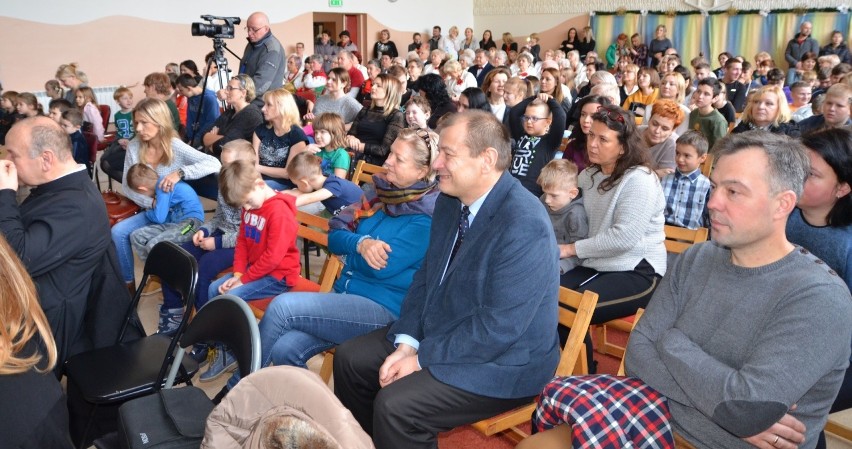 W Specjalnym Ośrodku Szkolno - Wychowawczym w Ostrowcu już czuć Święta Bożego Narodzenia [ZDJĘCIA]