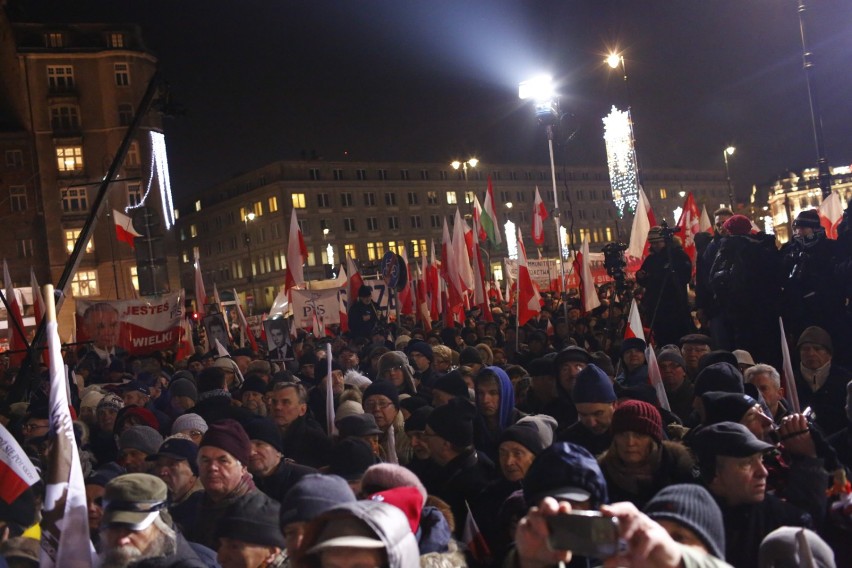 Manifestacja PiS 13 grudnia, Warszawa. Obchody 35. rocznicy...