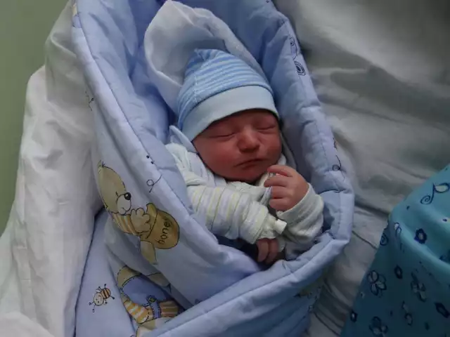 Jakub Glejzer, syn Darii i Grzegorza, Żytno, ur. 31.12, mierzy 47 cm, waży 2,7 kg