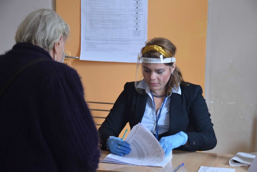 Wyborcza niedziela w Malborku. Tak głosowali mieszkańcy w drugiej turze wyborów prezydenckich [ZDJĘCIA cz. 2]