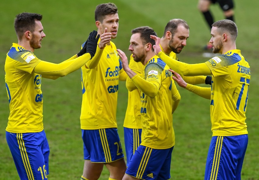 Fortuna 1. Liga. GKS Tychy - Arka Gdynia. 1.04.2021. Których piłkarzy pośle do boju Dariusz Marzec? Typujemy podstawową jedenastkę Arki