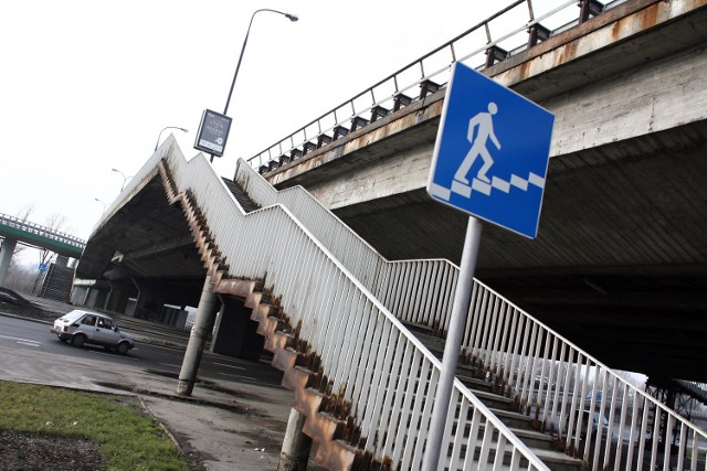 Przejezdny jest już w całości Most Łazienkowski, obydwa wiadukty na ul. Łopuszańskiej, lada dzień do ruchu włączone zostaną cztery estakady Trasy Łazienkowskiej, ul. Prosta i Sokola