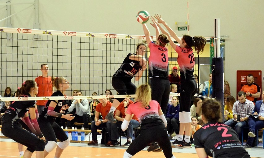 Siatkówka: Dwa zespoły Volley Piła stoczyły ze sobą pojedynek w pilskim finale Mistrzostw Wielkopolski Juniorek. Zobaczcie zdjęcia