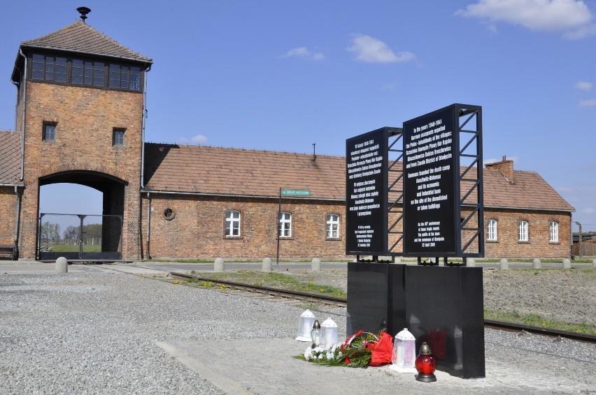 Pamiętali o wysiedlonych przez Niemców w związku z budową obozu koncentracyjnego i zagłady Auschwitz-Birkenau [ZDJĘCIA]