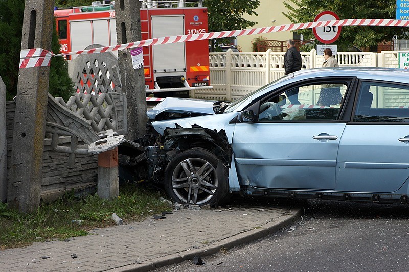 Wypadek w Piotrowie. Wymusił pierwszeństwo na krzyżówce. Cudem nikt nie zginął. ZDJĘCIA