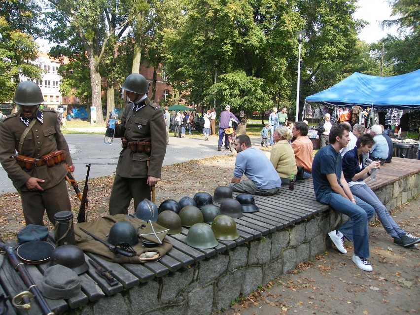 PLESZEW - Wojsko powróciło do Pleszewa - piknik historyczny -  znajdź się na zdjęciu!