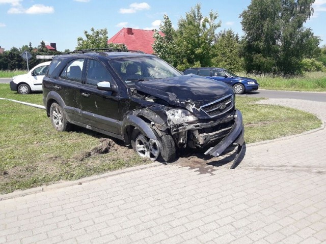 Wypadek na skrzyżowaniu ulic Parzęczewskiej i Radosnej w Poddębicach