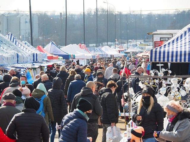 Tłumy na giełdzie samochodowej