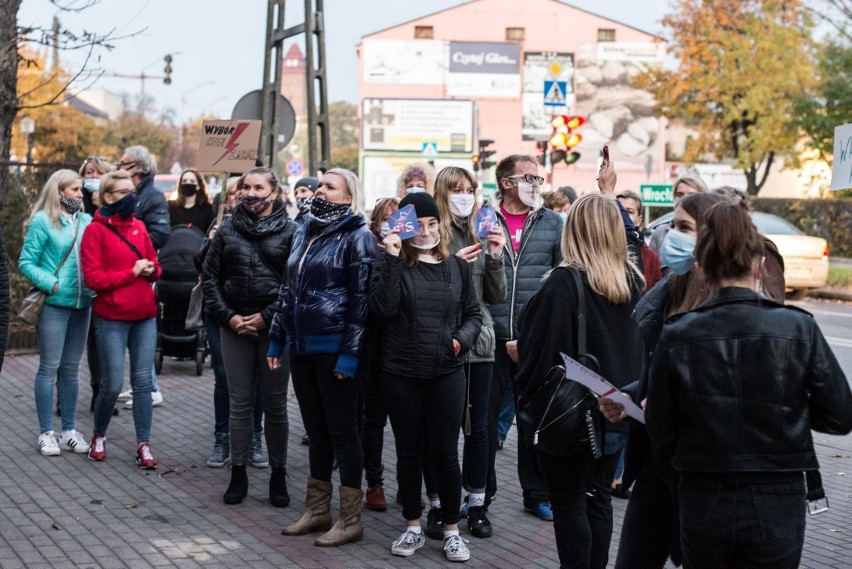 Protest kobiet w Rawie Mazowieckiej. W środę kolejna tura [ZDJĘCIA]