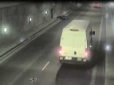 Tunel pod Martwą Wisłą w Gdańsku. Obok leżącego mężczyzny przejechały 3 samochody, żaden z kierujących nie zatrzymał [wideo] 