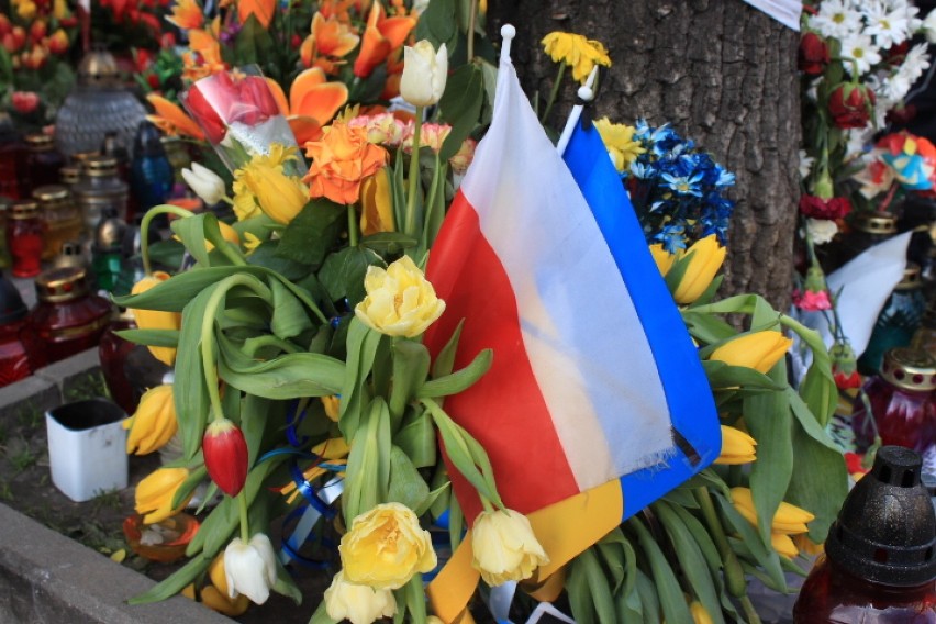 Znicze przed ambasadą Ukriny [zdjęcia]